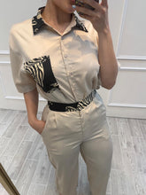 Cargar imagen en el visor de la galería, TAHLIA - Set blusa y pantalón café claro