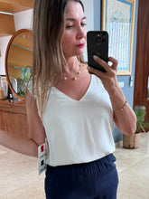 Cargar imagen en el visor de la galería, ZELDA - Blusa blanca