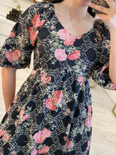 Cargar imagen en el visor de la galería, ANDREA - Maxi vestido negro estampado