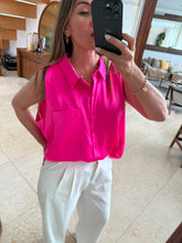 Cargar imagen en el visor de la galería, PIETRA - Blusa fucsia