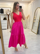 Cargar imagen en el visor de la galería, AVA - Maxi vestido fucsia con rojo