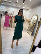 Cargar imagen en el visor de la galería, NEREIDA – Maxi vestido verde con flecos