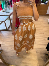 Cargar imagen en el visor de la galería, ESTEFANIA - Set blusa y falda boho camel