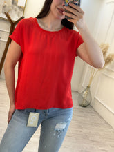 Cargar imagen en el visor de la galería, LENORA - Blusa roja