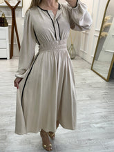 Cargar imagen en el visor de la galería, ROSALYN - Maxi vestido beige