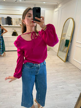 Cargar imagen en el visor de la galería, MIRNA - Blusa magenta