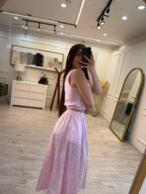 Cargar imagen en el visor de la galería, CAPRI - Set blusa y falda rosa rayas