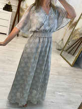 Cargar imagen en el visor de la galería, NYX - Maxi vestido estampado gris