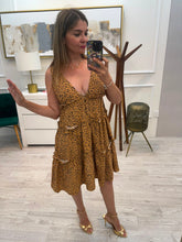 Cargar imagen en el visor de la galería, AMELIA - Vestido corto café con manchitas negras