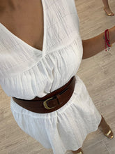 Cargar imagen en el visor de la galería, VENUSIA – Vestido blanco amplio escote en V