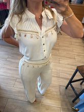Cargar imagen en el visor de la galería, ALICIA - Set blusa y pantalón hueso