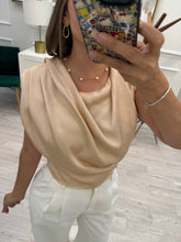 Cargar imagen en el visor de la galería, ZAIRA - Blusa nude sin mangas