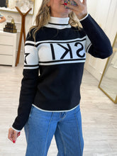 Cargar imagen en el visor de la galería, ADA - Blusa negra con blanco manga larga