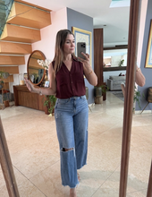 Cargar imagen en el visor de la galería, FLEUR - Blusa vino