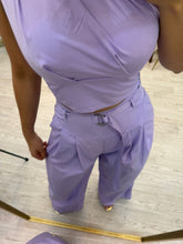 Cargar imagen en el visor de la galería, REGINA - Set blusa y pantalón lila