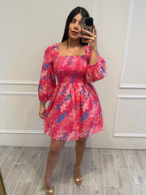 Cargar imagen en el visor de la galería, SAMIRA - Vestido fucsia estampado
