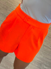Cargar imagen en el visor de la galería, NELLIE - Short naranja neon