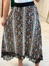 Cargar imagen en el visor de la galería, CAPRI - Falda animal print