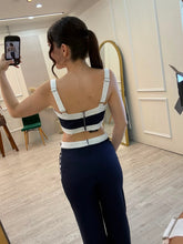 Cargar imagen en el visor de la galería, PASCUALA - Set blusa y pantalón azul marino con blanco