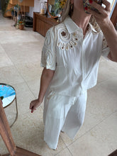 Cargar imagen en el visor de la galería, DOMINGA - Set blusa y pantalon blanco
