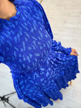 Cargar imagen en el visor de la galería, TEMIS – Maxi vestido azul rey de manga larga con smock