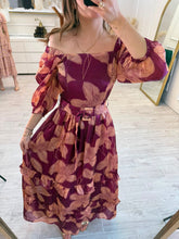 Cargar imagen en el visor de la galería, EVANTHE - Maxi vestido tinto estampado