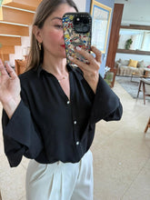 Cargar imagen en el visor de la galería, MERYL - Camisa negra