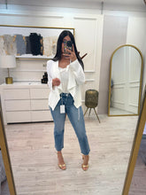 Cargar imagen en el visor de la galería, ROSALIA - Blazer blanco