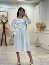 Cargar imagen en el visor de la galería, JANETH - Vestido midi blanco manga larga
