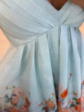 Cargar imagen en el visor de la galería, BLOSSOM - Vestido corto azul claro