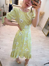 Cargar imagen en el visor de la galería, BENITA - Vestido midi floral
