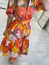 Cargar imagen en el visor de la galería, JOCELYN - Maxi vestido naranja estampado floral