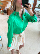 Cargar imagen en el visor de la galería, JULIA - Blusa verde manga larga