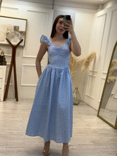 Cargar imagen en el visor de la galería, ANA - vestido cuadro picnic azul cielo