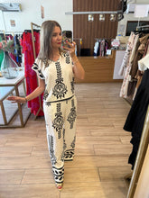 Cargar imagen en el visor de la galería, DEBORA - Set pantalón y blusa blanco con negro