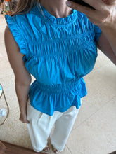 Cargar imagen en el visor de la galería, TRIXIE - Blusa azul