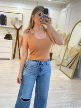 Cargar imagen en el visor de la galería, KRISTHEL - Blusa sin mangas