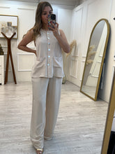 Cargar imagen en el visor de la galería, MERYL - Set pantalón y blusa beige