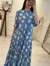 Cargar imagen en el visor de la galería, ARWEN - Maxi vestido azul estampado