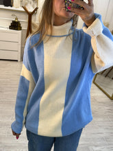 Cargar imagen en el visor de la galería, PHOEBE - Sueter azul con beige