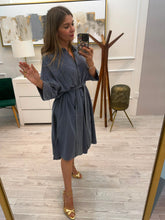 Cargar imagen en el visor de la galería, ALMUDENA - Vestido midi camisero
