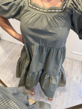 Cargar imagen en el visor de la galería, YESENIA - Vestido midi olivo