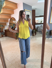 Cargar imagen en el visor de la galería, FAUSTINE - Blusa amarilla sin mangas