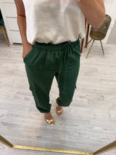 Cargar imagen en el visor de la galería, LIA - Pantalon tipo cargo verde