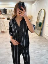 Cargar imagen en el visor de la galería, MARLENE - Set pantalón y blusa negro
