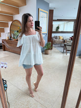 Cargar imagen en el visor de la galería, WINSLOW - Blusa blanca