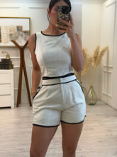 Cargar imagen en el visor de la galería, RAINBOW - Set blusa y short beige