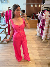 Cargar imagen en el visor de la galería, ADERYN - Set blusa y pantalon fucsia