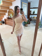 Cargar imagen en el visor de la galería, CALIPSO - Vestido corto asimétrico beige