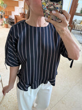 Cargar imagen en el visor de la galería, CATALINA - Blusa  rayas